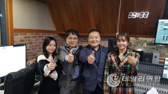 사진 = 왼쪽부터 트로트가수 연지연, 작곡가 한승권, 오길영,서정아